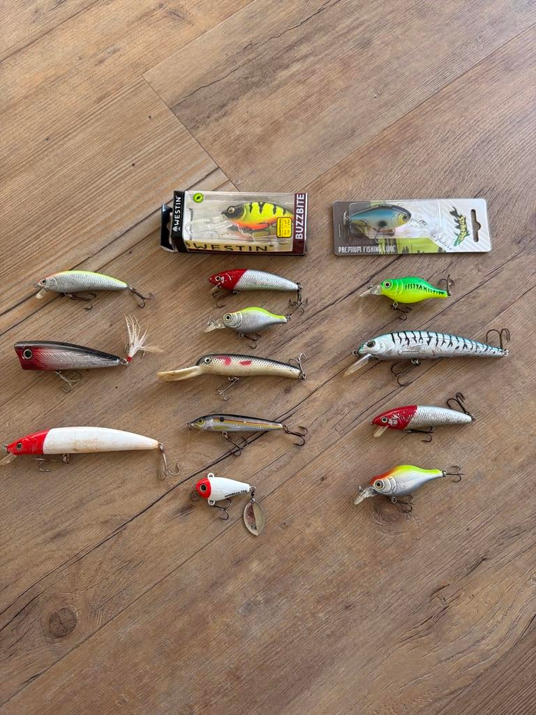 14 pluggen voor snoek, snoekbaars, baars en zeebaars, Watersport en Boten, Hengelsport | Roofvissen, Ophalen of Verzenden, Zo goed als nieuw