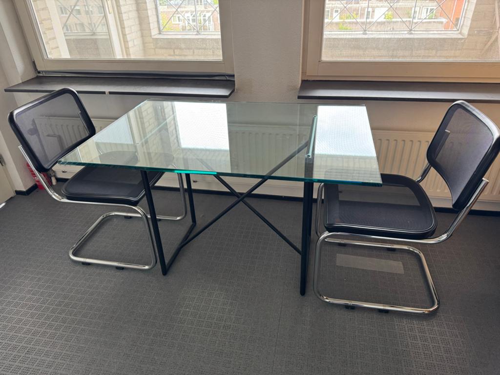 Collector’s Item! Design tafel met 2 Thonet stoelen, Huis en Inrichting, Ophalen, Gebruikt, Twee, Zwart