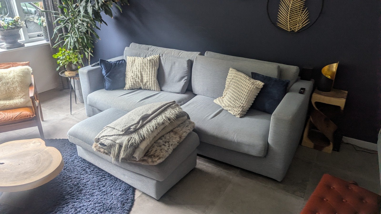 lichtblauwe bank met poef, Huis en Inrichting, Ophalen, 75 tot 100 cm