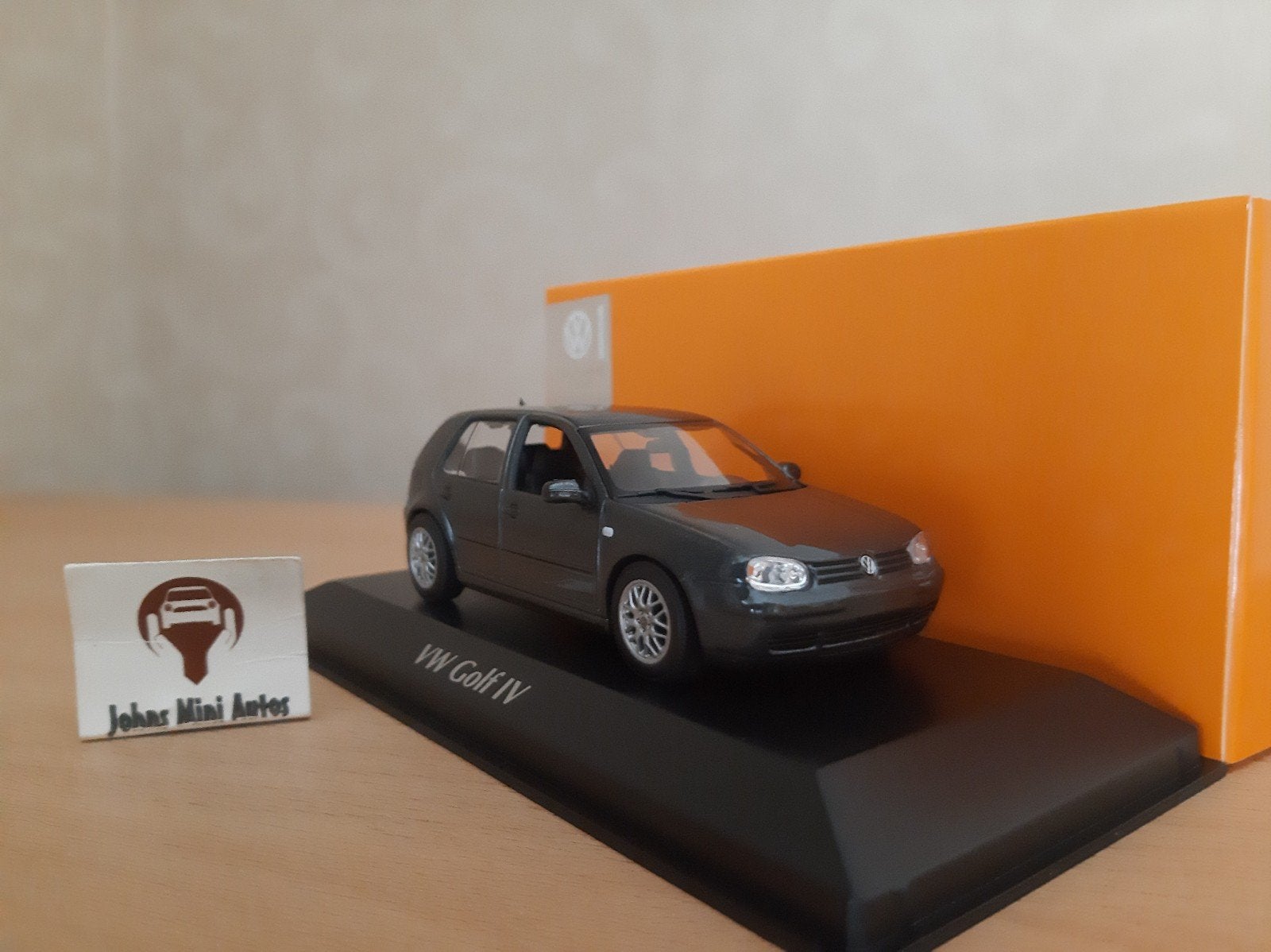 Volkswagen Golf IV 1999 Grijs Metallic van Maxichamps 1:43, Hobby en Vrije tijd, Modelauto's | 1:43, Overige merken, Auto, Nieuw