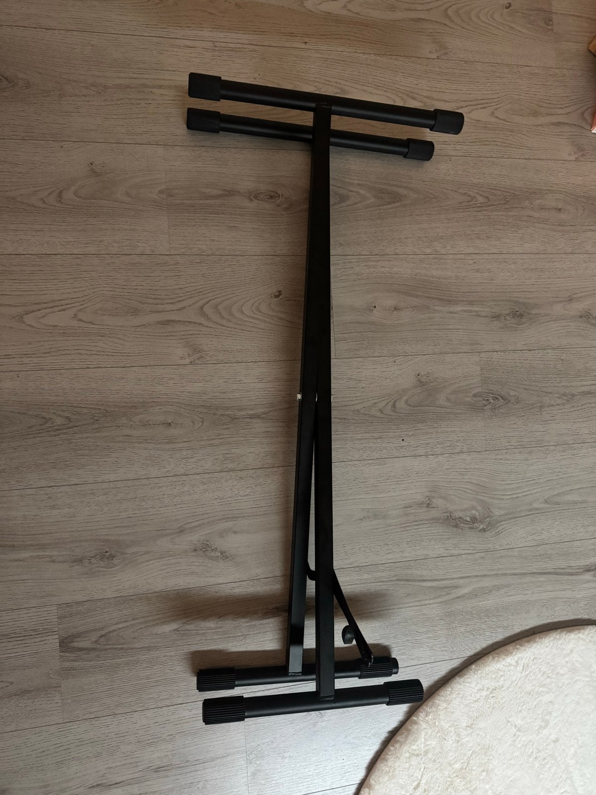 Keyboard met standaard en boekje - Zo goed als nieuw