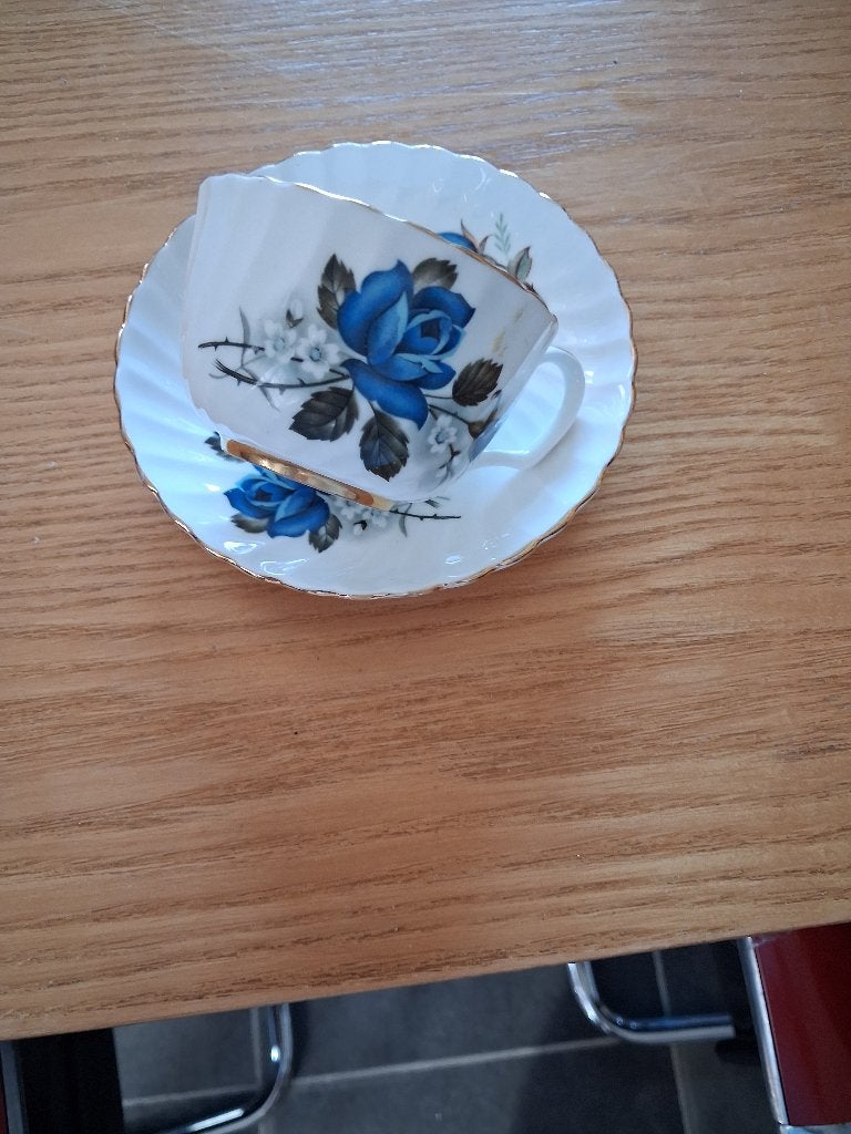 Royal Standard theekop en schotel met blauwe rozen, Ophalen, Overige merken, Vintage, Zo goed als nieuw