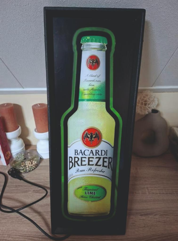 bacardi breezer lichtreclame, Verzamelen, Ophalen, Gebruikt, Lichtbak of (neon) lamp