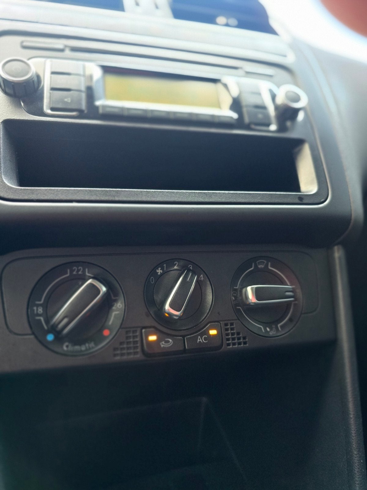 Foto 20 van Volkswagen Polo 1.2 | P.sensoren | Cruise | Nw Apk | StoelVw