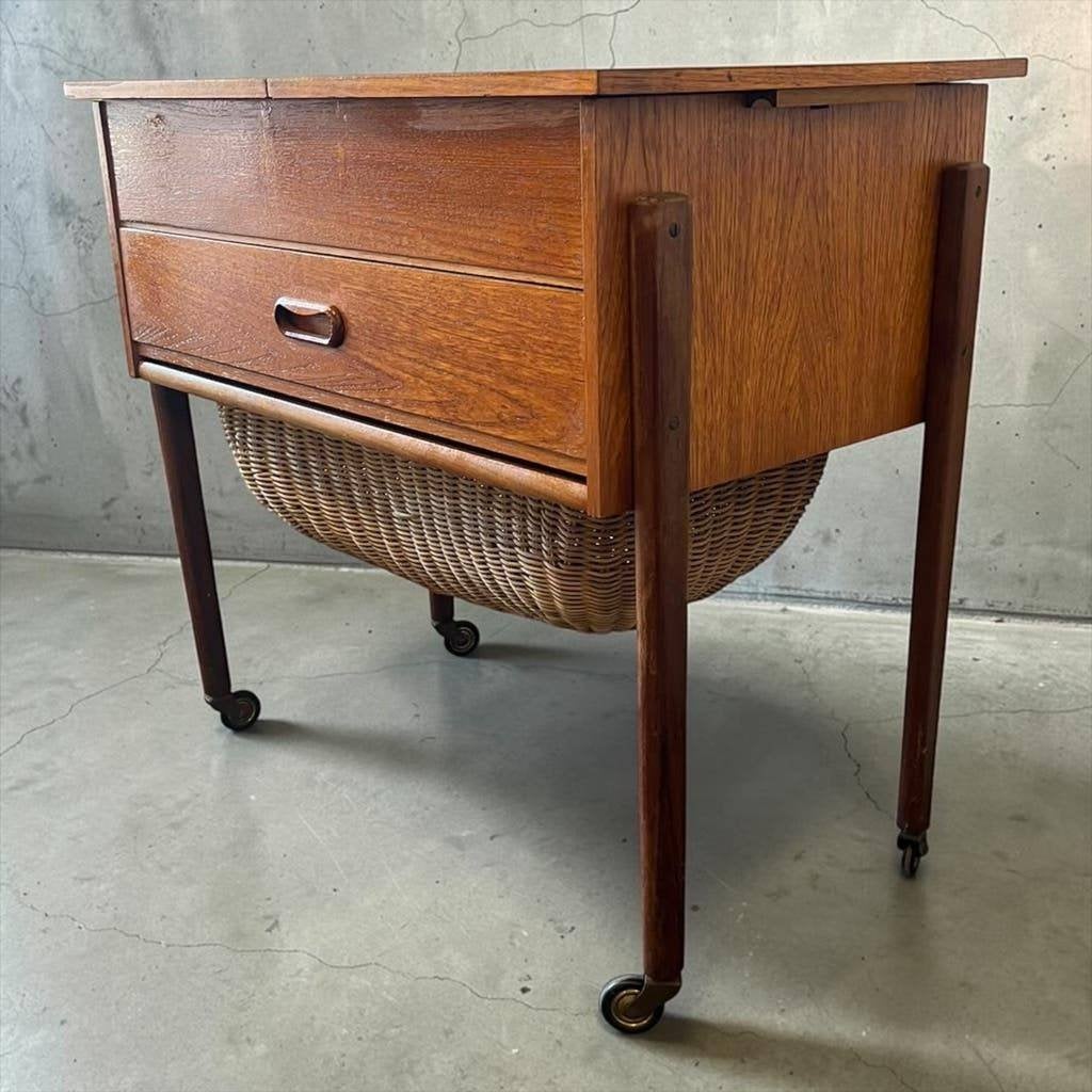 Vintage houten mini ladekastje / naaikistje op wielltjes, Ophalen