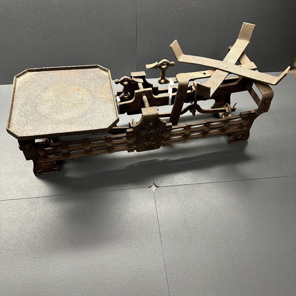 Brocante antieke gietijzeren balansweegschaal + 4 gewichten, Antiek en Kunst, Ophalen