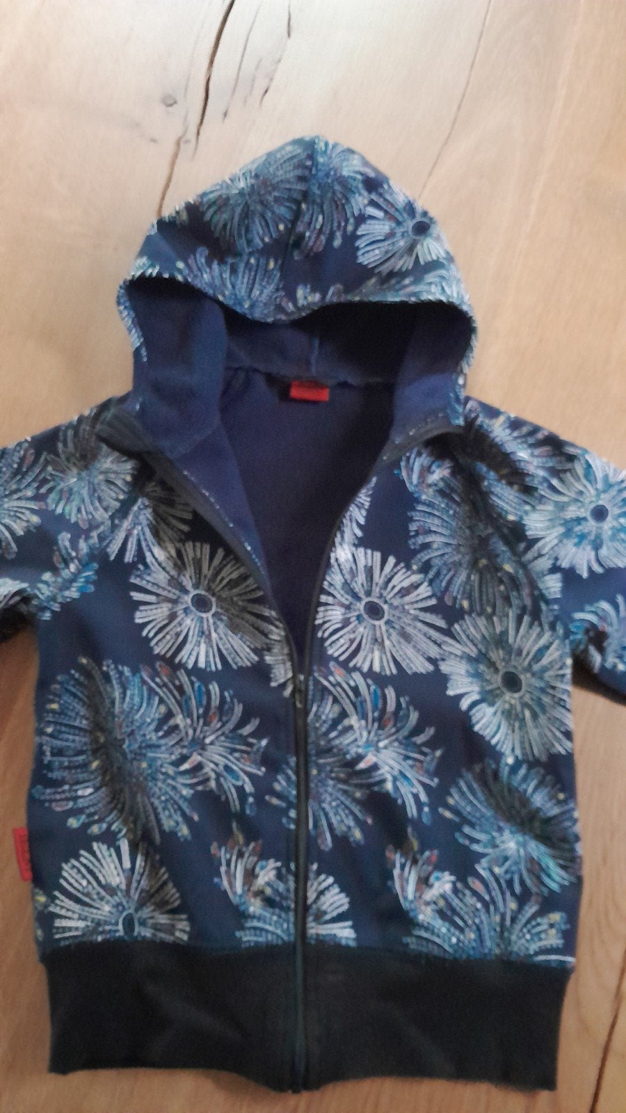 IELM SOFTSHELL Kinderjas maat 110, "lichtstraal "patroon., Ophalen of Verzenden, Zo goed als nieuw, Jongen of Meisje, Jas