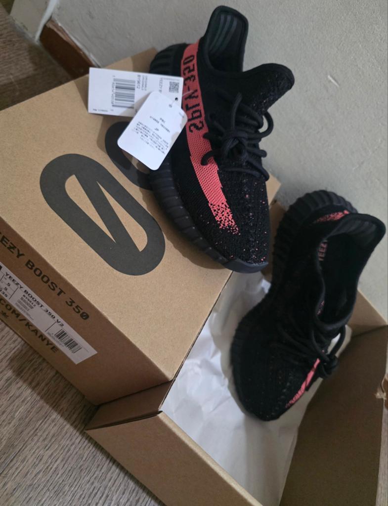 Adidas Yeezy Boost 350 V2 Black Core Red, Ophalen, Adidas, Zwart, Nieuw