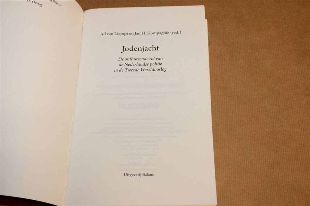 Jodenjacht — Nederlandse Politie & de Holocaust WOII, Ophalen of Verzenden, Tweede Wereldoorlog, Gelezen, Overige onderwerpen