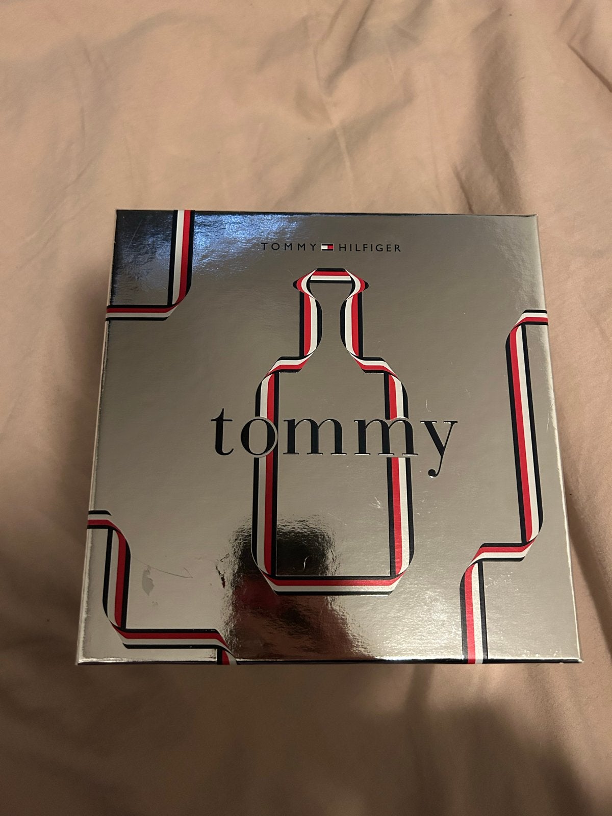 Tommy Hilfiger Tommy Set - Eau de Toilette & Body Wash, Sieraden, Tassen en Uiterlijk, Ophalen of Verzenden, Nieuw