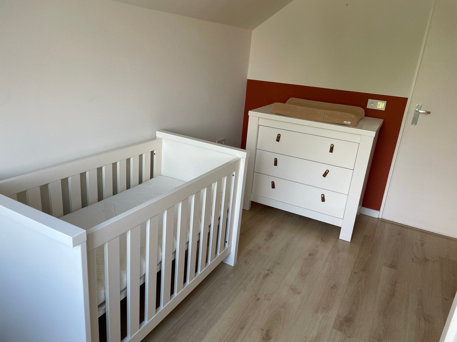 Complete Babykamer ALTEA van TWF - Ledikant, Commode, Kast, Ophalen, Zo goed als nieuw, Jongetje of Meisje