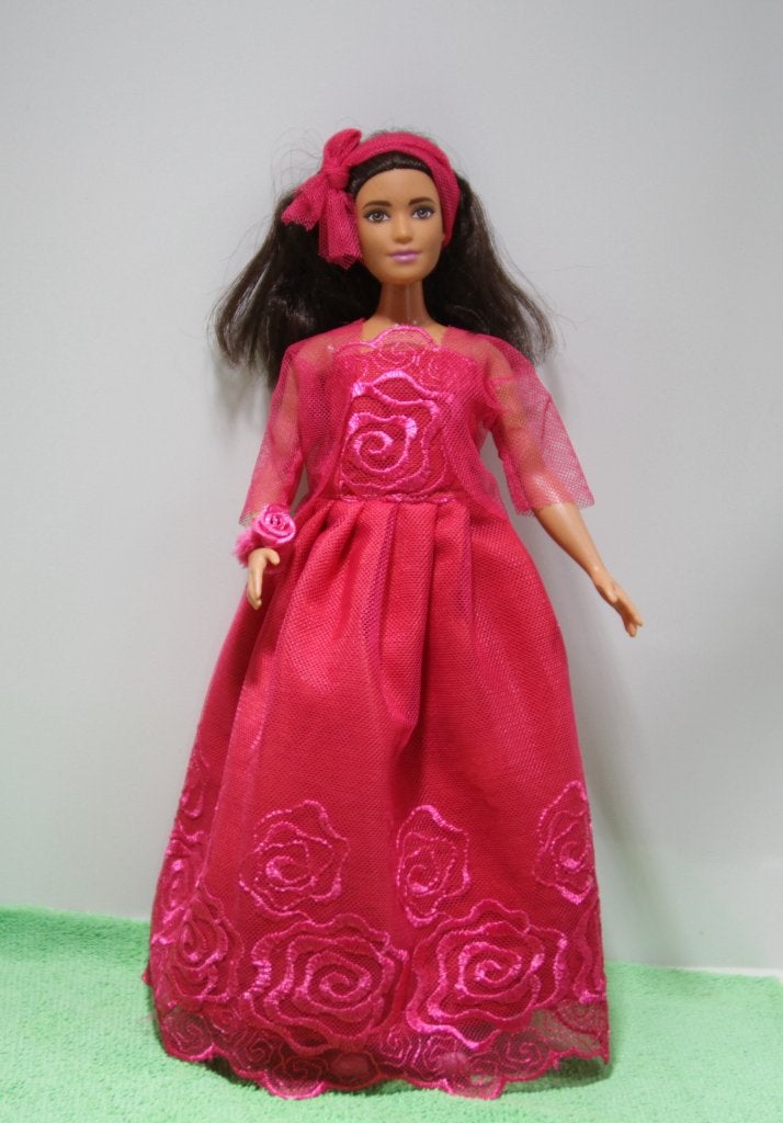 'Barbie Curvy' 111: rode galajurk, bolero, haarband, armband, Verzenden, Nieuw, Barbie