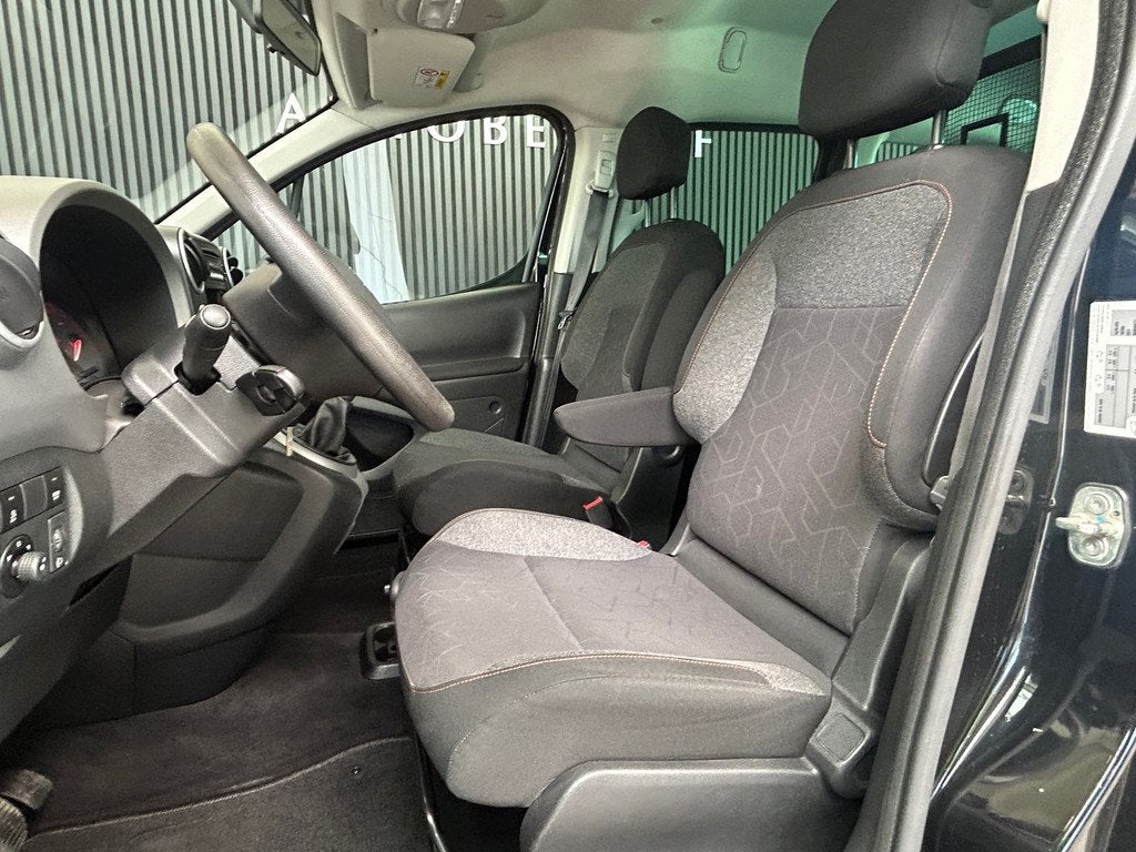Peugeot Partner Tepee 1.2 PureTech Active Airco, Cruisecontr, Auto's, Peugeot, Stof, Gebruikt, Met garantie (alle), Zwart