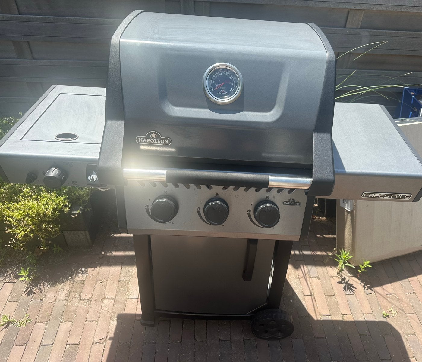 Napoleon 365 gas barbeque met zijbrander, Ophalen, Zo goed als nieuw