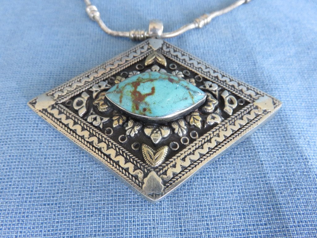Ketting met hanger in turquoise steen– Himalaya gebergte, Gebruikt, Blauw, Ophalen of Verzenden, Overige materialen