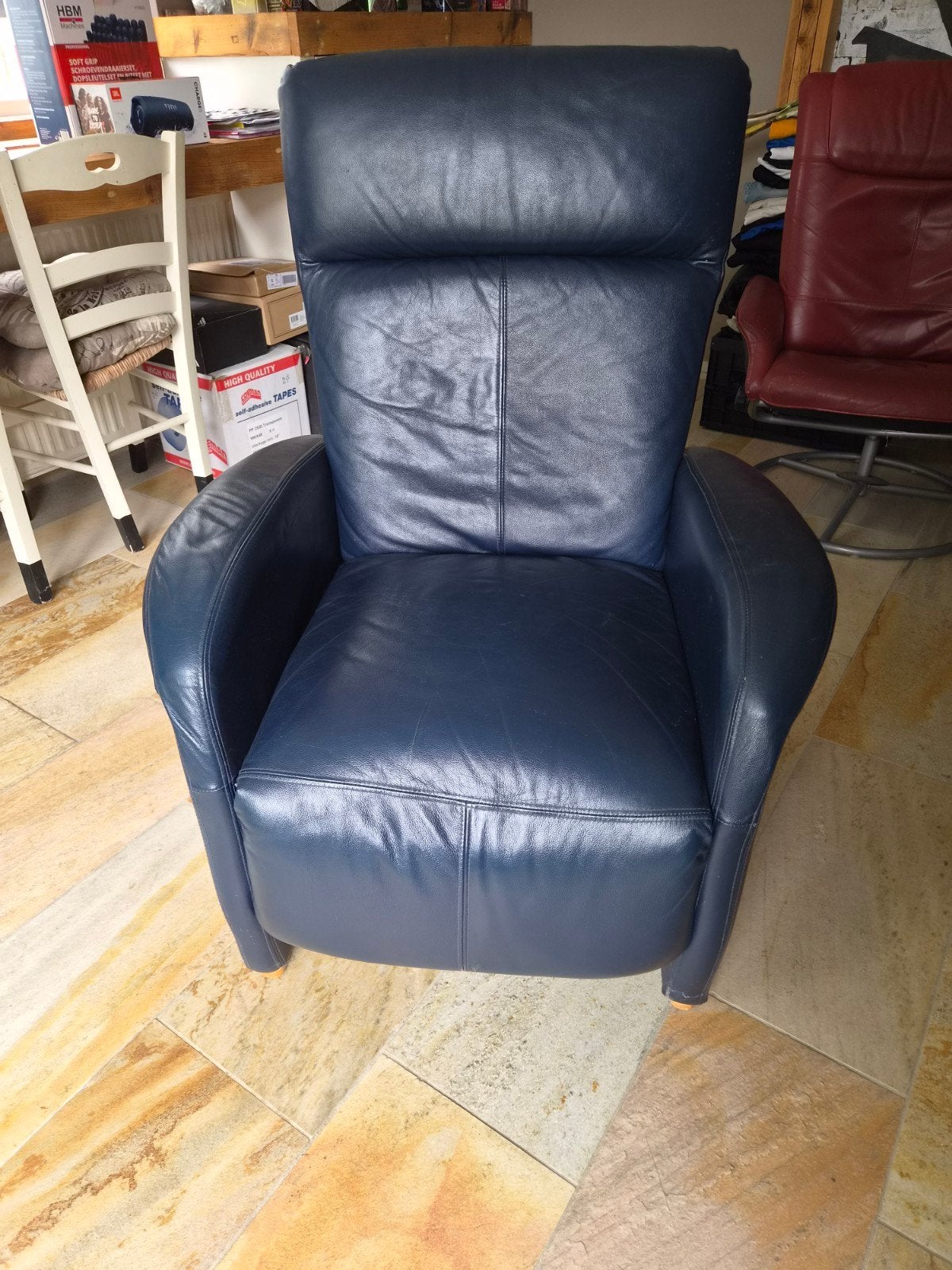 Comfortabele blauwe leren relaxfauteuil met voetensteun, Huis en Inrichting, Ophalen, Gebruikt, 75 tot 100 cm, Modern