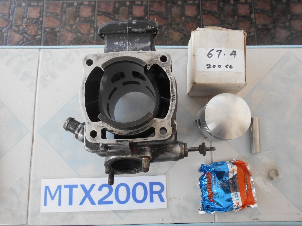 Honda MTX200R/MD07 Cilinder + Nieuwe Zuiger zie foto's !!!, Motoren, Verzenden
