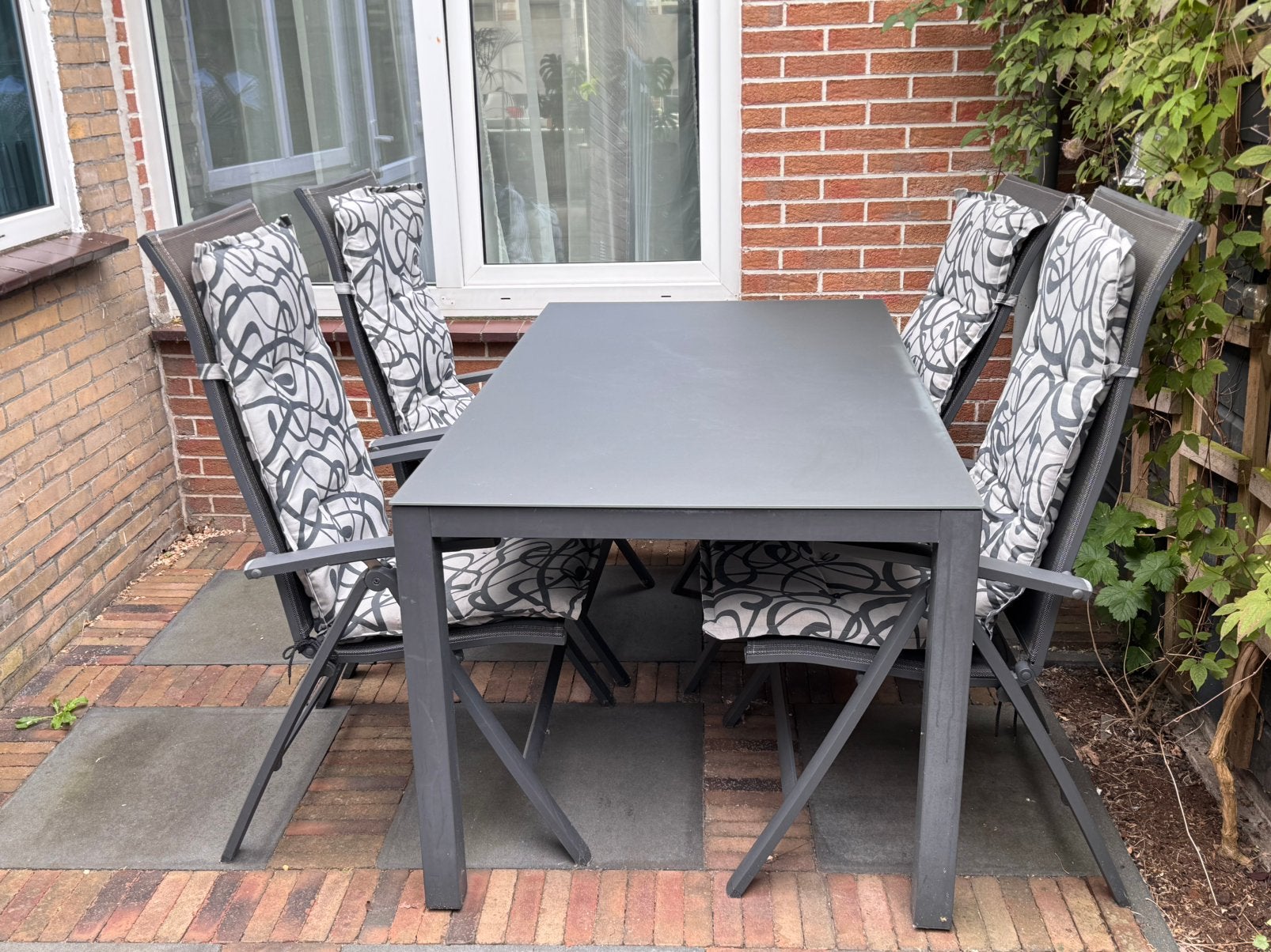 Garden Dining Set – Table + 4 Reclining Chairs with Cushions, Ophalen, Zo goed als nieuw