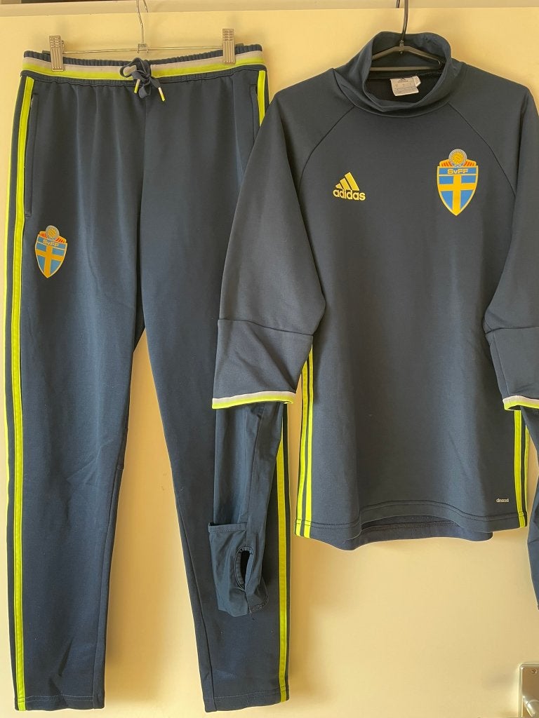 Zweden Adidas Trainingspak Blauw Maat S, Kleding | Heren, Zo goed als nieuw, Adidas, Voetbal, Maat 46 (S) of kleiner
