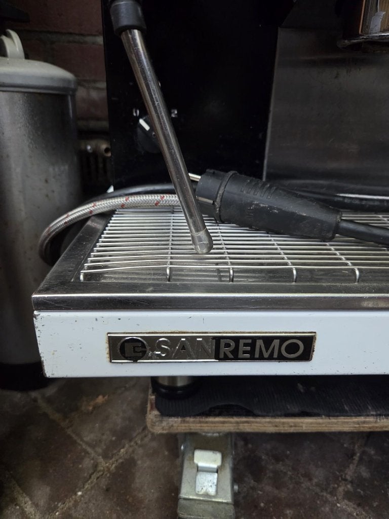 Horeca espresso machine Zoe - San Remo + bonenmalers, Gebruikt, Espresso apparaat, 10 kopjes of meer, Gemalen koffie