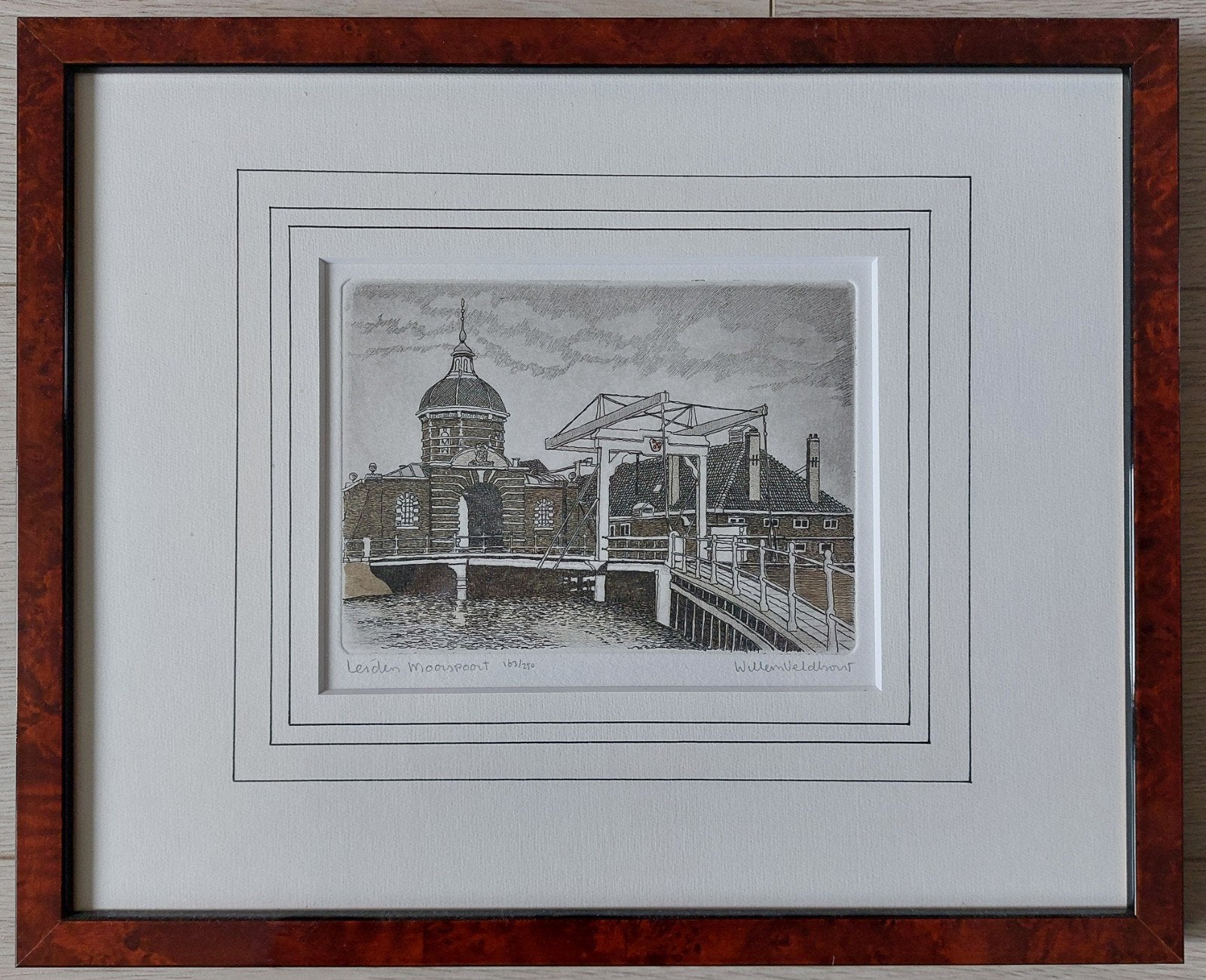 Willem Veldthuis - Leiden Morspoort - Ets (163/250), Antiek en Kunst, Ophalen, Stadsgezicht, Genummerd, 1950 - 1999