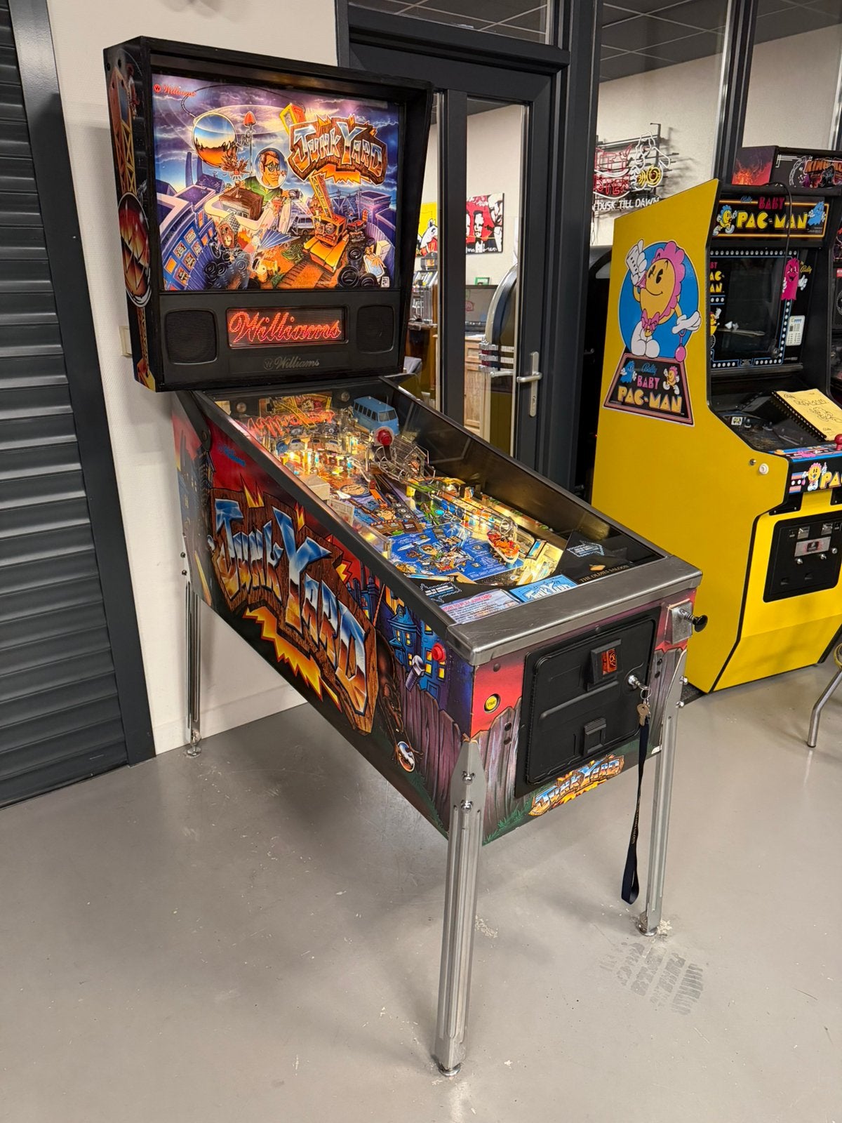 Prachtige flipperkast Williams Junk Yard Pinball