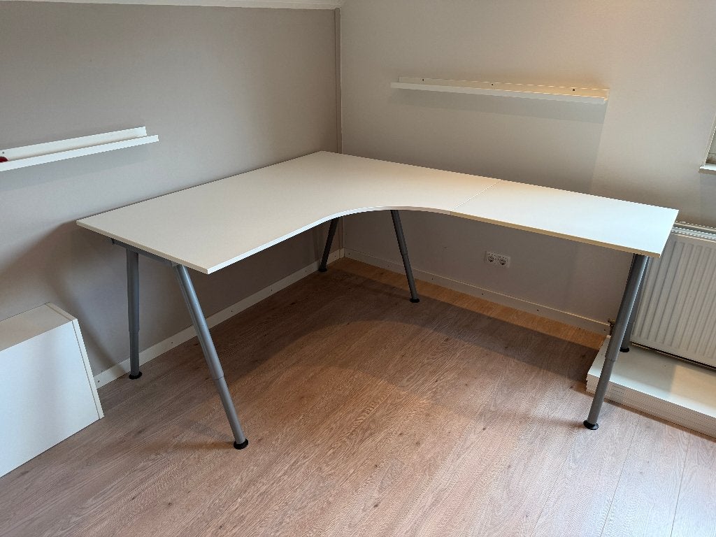 TE KOOP: IKEA GALANT Hoekbureau (rechts), Ophalen, In hoogte verstelbaar, Spaanplaat of MDF, Hoekbureau