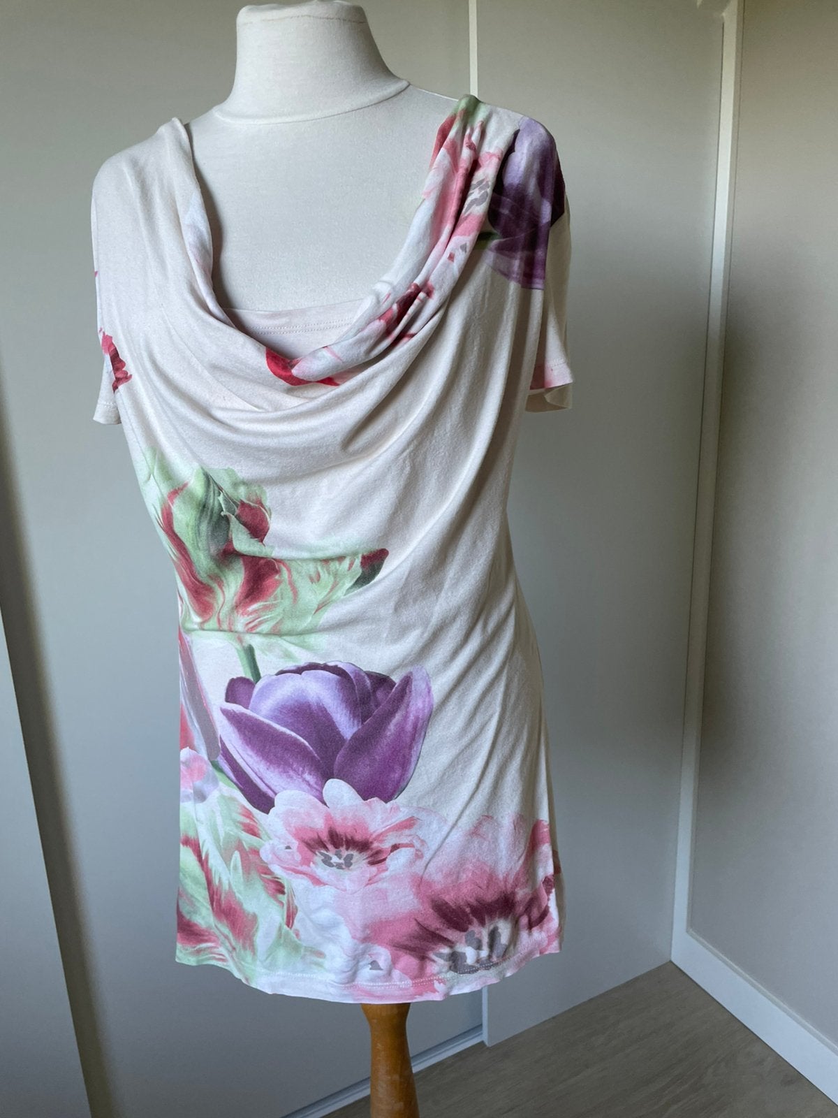 Bloemen T-Shirt boothals maat S/M, Kleding | Dames, Maat 38/40 (M), Verzenden, Zwart, Korte mouw