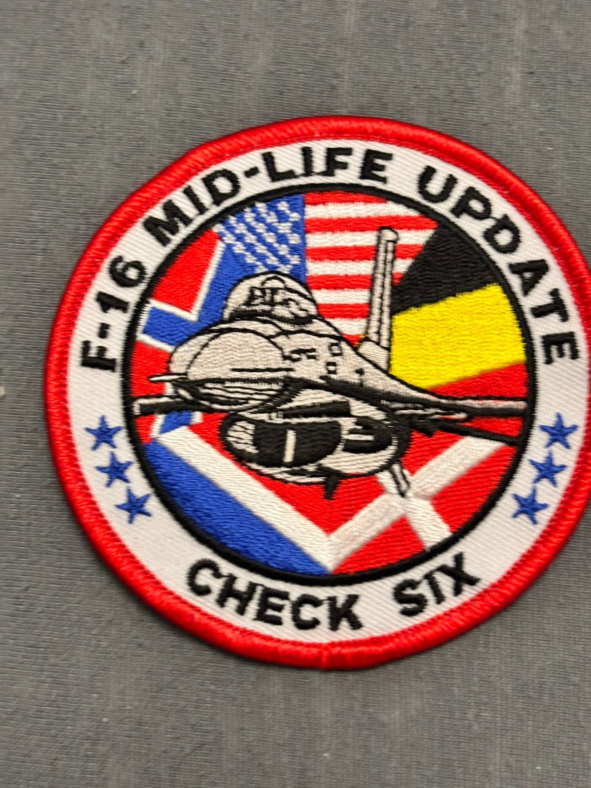 Embleem F16 mid-life update check six, Verzamelen, Verzenden, Luchtmacht, Nederland, Embleem of Badge