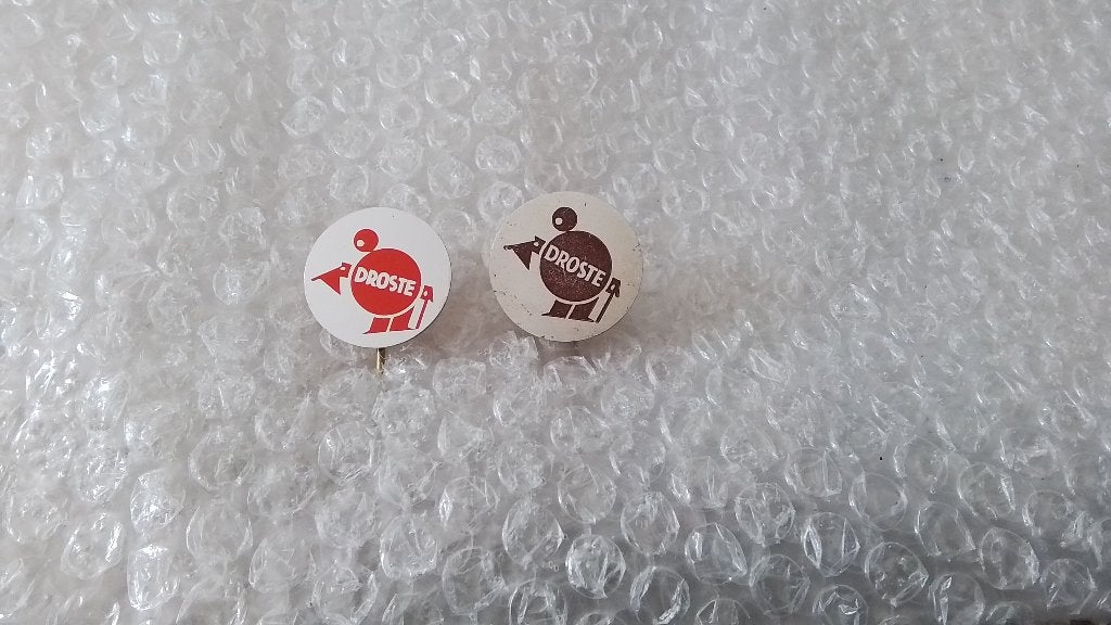 2 verschillende kleuren speldjes droste chocolade, Ophalen of Verzenden, Zo goed als nieuw, Overige onderwerpen