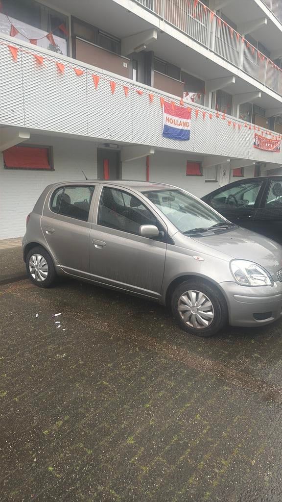 Toyota Yaris 1.0 16V Vvti 5DR Linea SOL MMT 2003 Grijs, Auto's, 31 €/maand, 4 cilinders, 400 kg, Origineel Nederlands
