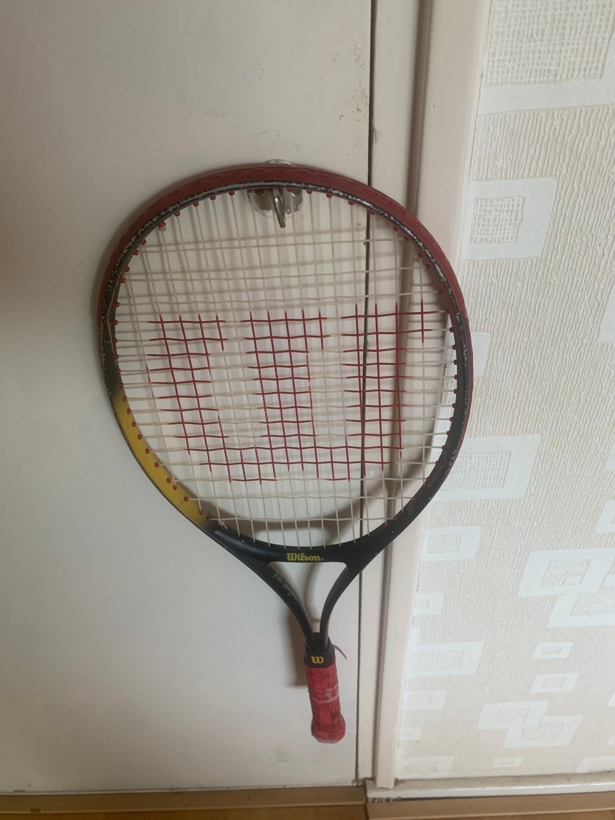 Lichtgewicht Wilson tennisracket zonder beschadiging, Sport en Fitness, Tennis, Ophalen of Verzenden, Zo goed als nieuw, Racket