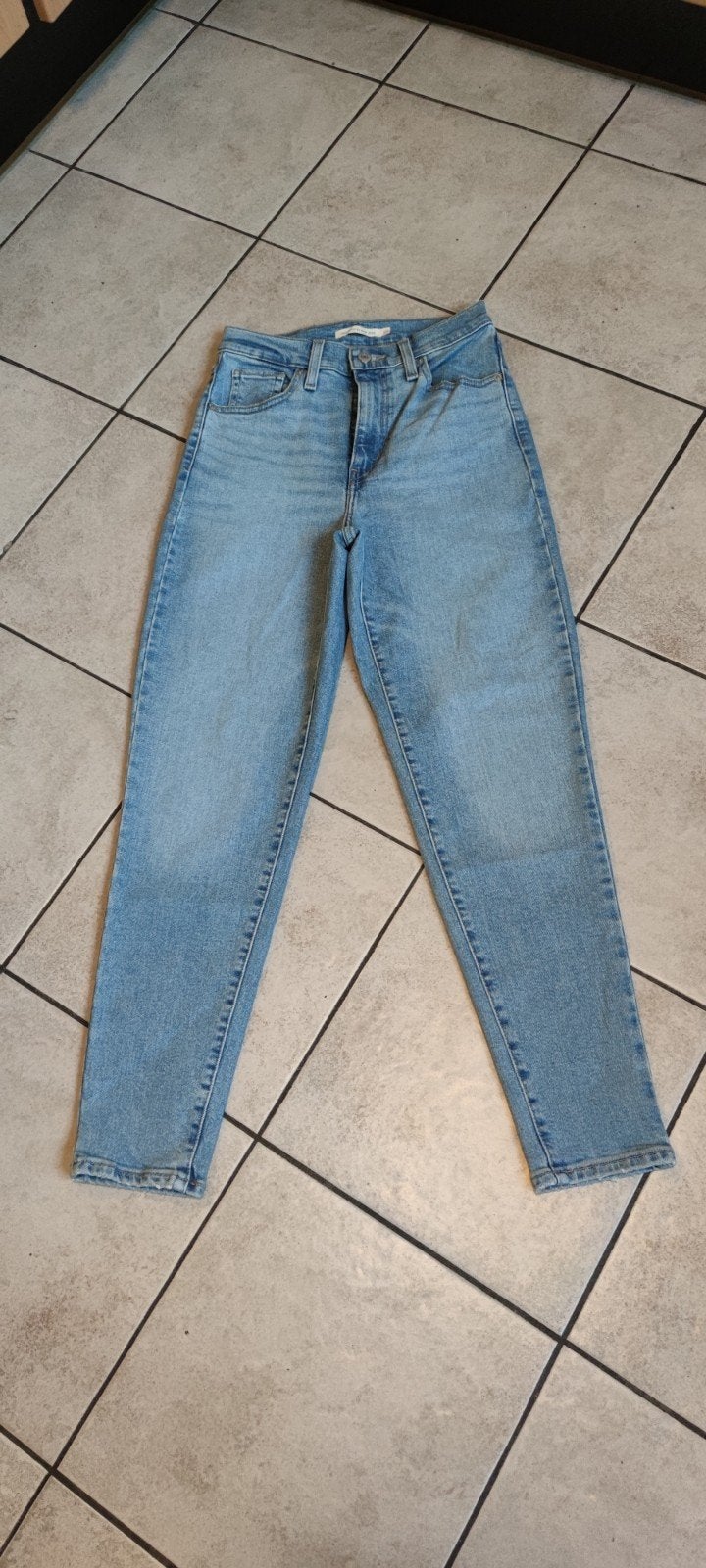 Levi's High Waisted Mom Jeans - Maat 25, Blauw, Ophalen of Verzenden, Zo goed als nieuw, W27 (confectie 34) of kleiner