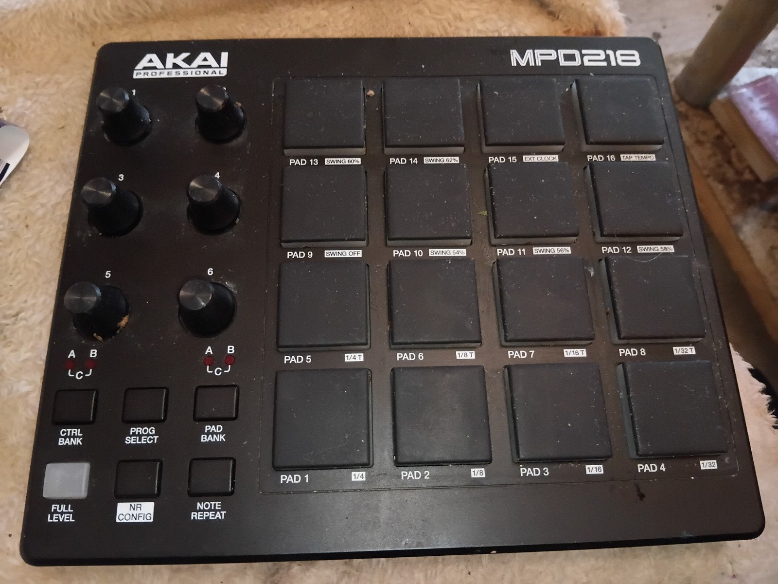 Akai Professional MPD218 MIDI Pad Controller, Muziek en Instrumenten, Ophalen, Gebruikt