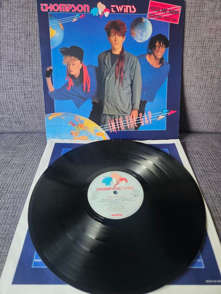 Lp. Tompson twins, into the cup, Ophalen of Verzenden, Zo goed als nieuw, 12 inch, Poprock