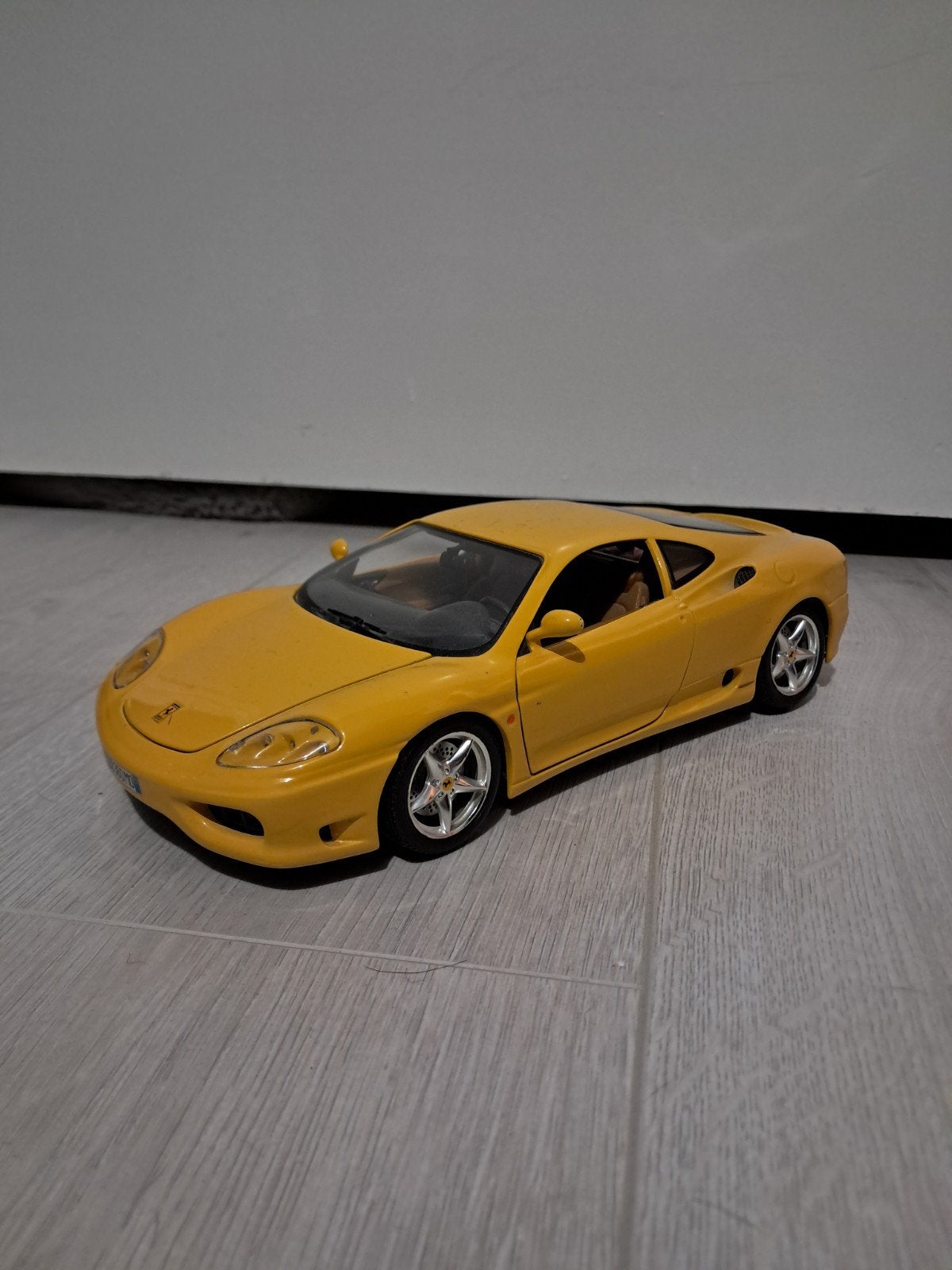 Bburago Ferrari 550 Maranello 1996 Schaal 1/18, Ophalen