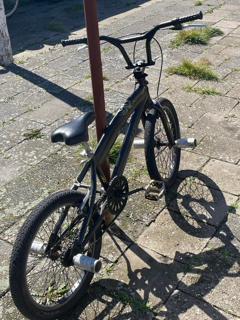 BMX fiets - Zwart, met voetsteunen, Fietsen en Brommers, Gebruikt, Staal, Stuur 360° draaibaar, 20 tot 24 inch