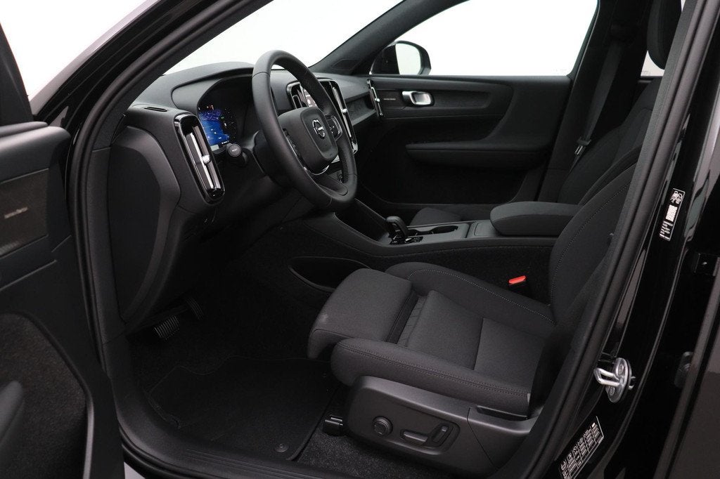 Volvo EX40 Single Motor Extended Range Plus Black Ed. 82 kWh, Auto's, Volvo, Automaat, Gebruikt, 252 pk, Zwart