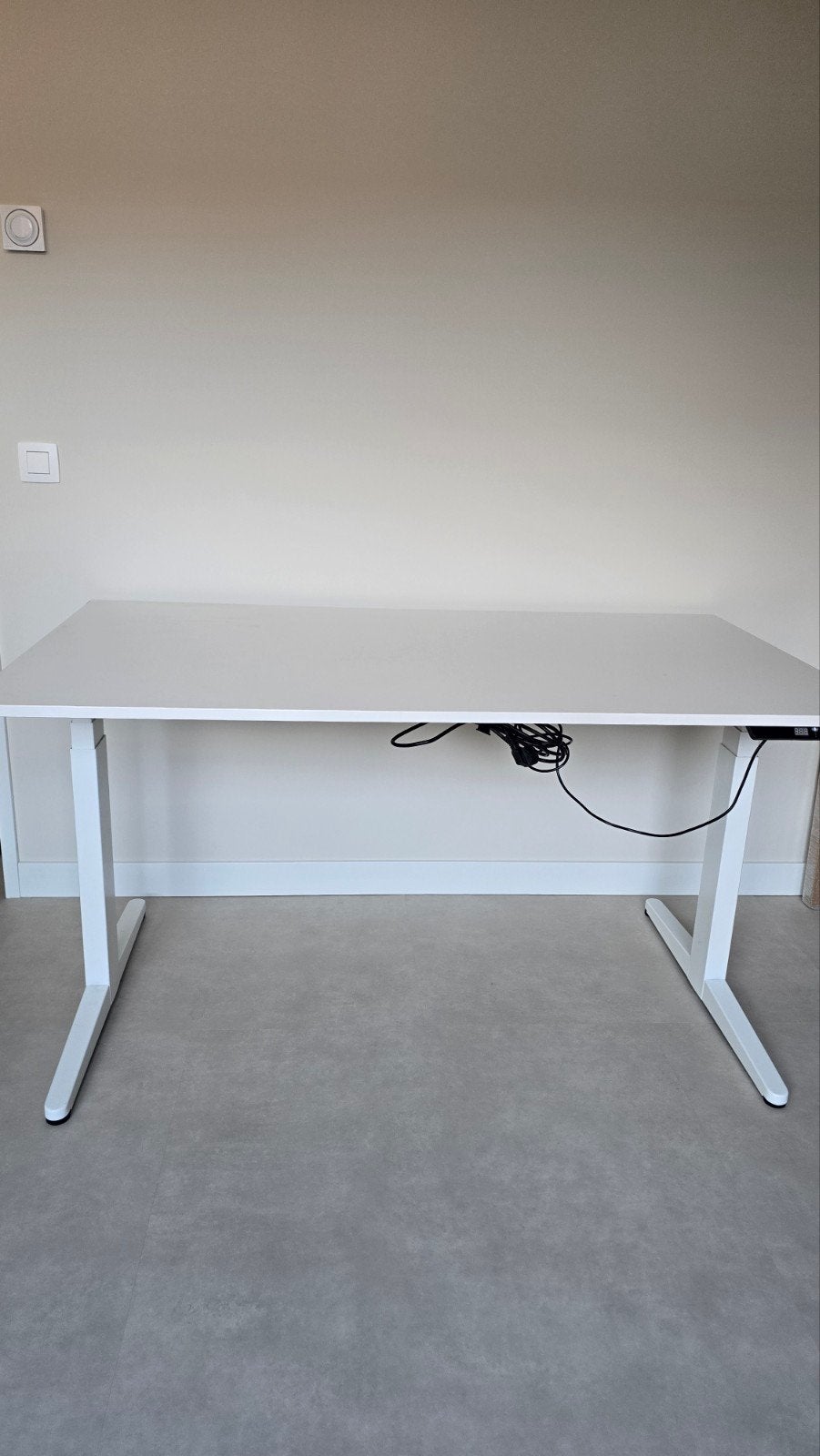 Ahrend Elektrische Bureau 140cm wit en Ahrend Bureaustoel, Ophalen, Zo goed als nieuw, 140 cm, Computerbureau