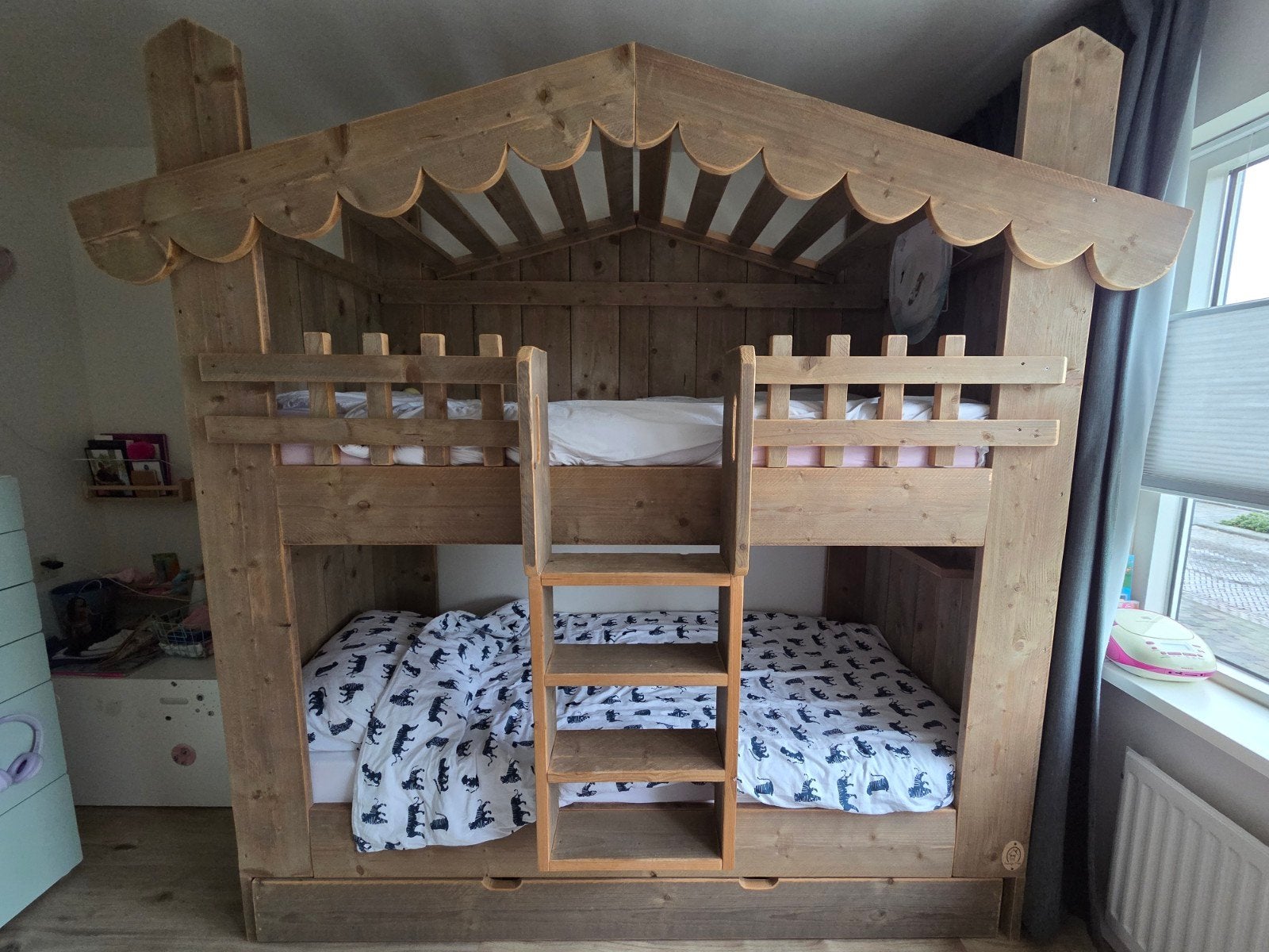 origineel Saartje Prum huisjesbed Lou met bedlade, Huis en Inrichting, Slaapkamer | Stapelbedden en Hoogslapers, Ophalen, 90 cm