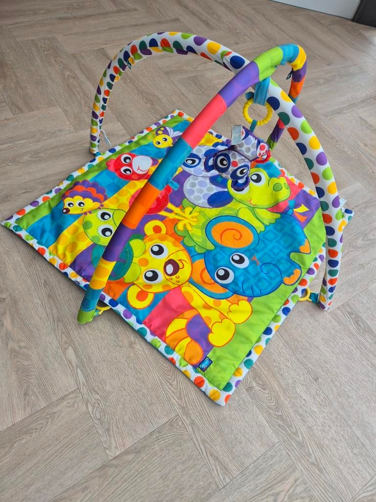 Vrolijk speelkleed met speelboog (1 hangertje), Kinderen en Baby's, Speelgoed | Babyspeelgoed, Ophalen, Gebruikt, Speelkleed