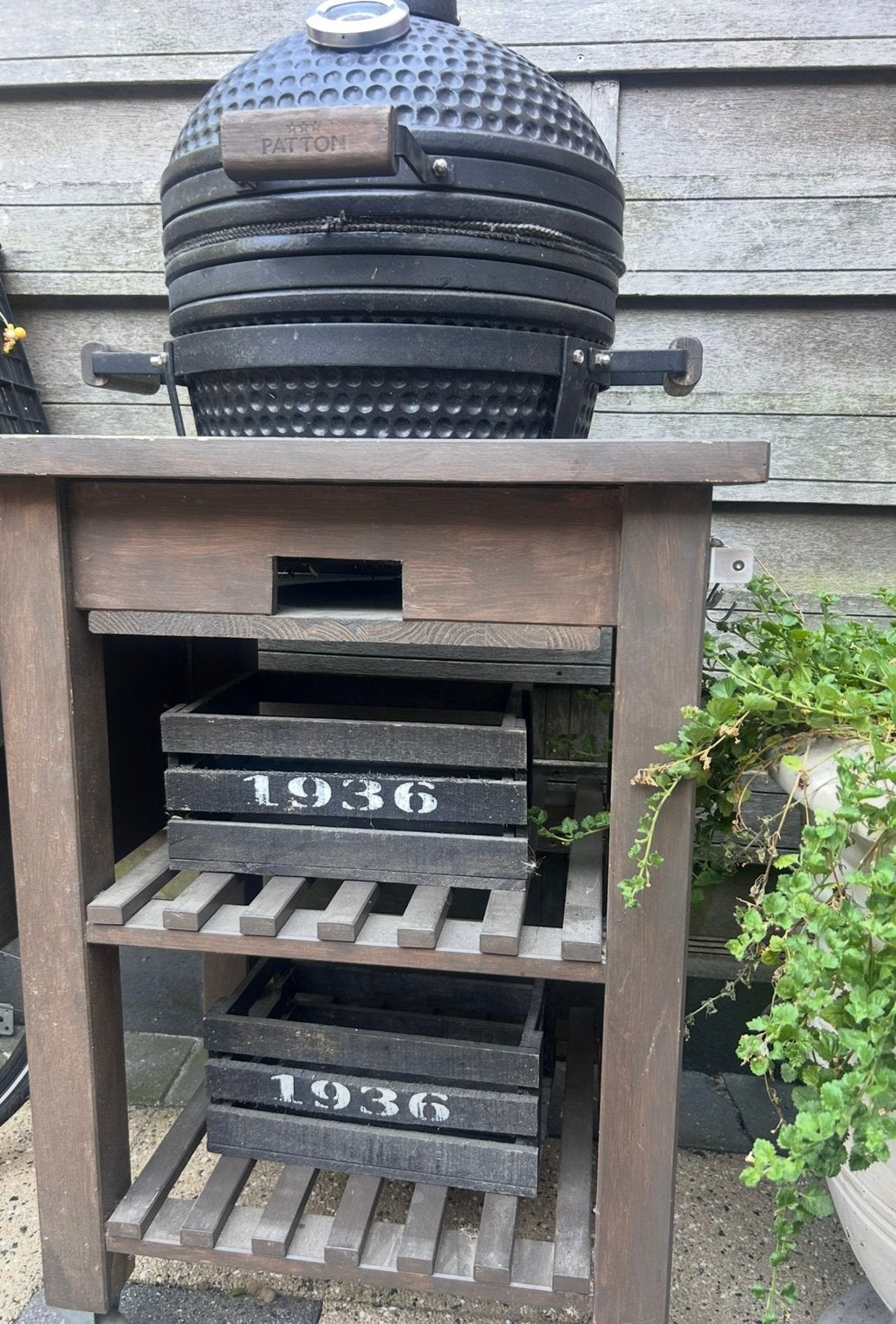 Patton kamado bbq met onderstel en zijtafel, Ophalen, Gebruikt, Houtskool, Vrijstaand