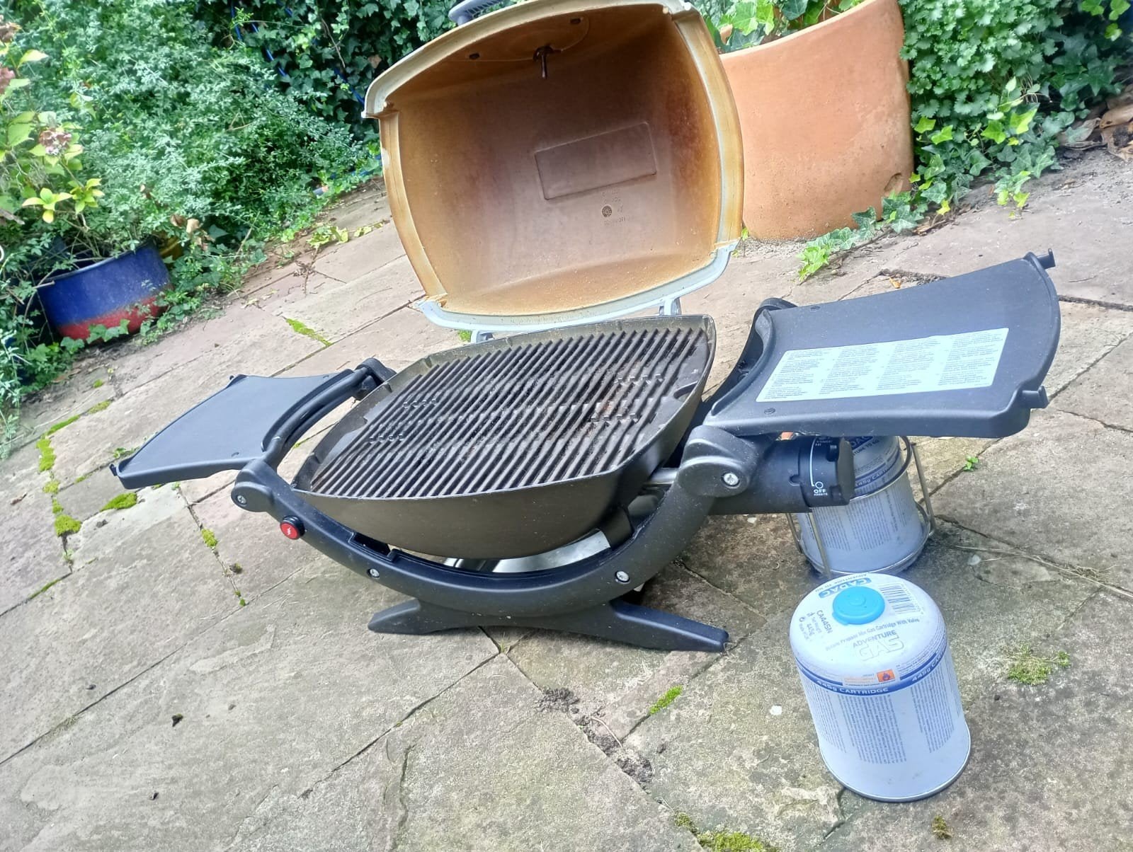 Weber Q1000 gasbarbecue met volle gasfles (in Utrecht), Ophalen, Gebruikt, Weber