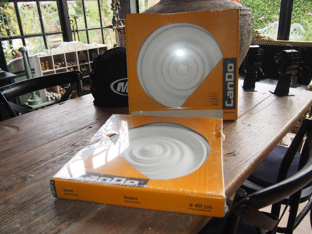 2 Plafond ornamenten/Rozetten, Huis en Inrichting, Ophalen of Verzenden, Zo goed als nieuw