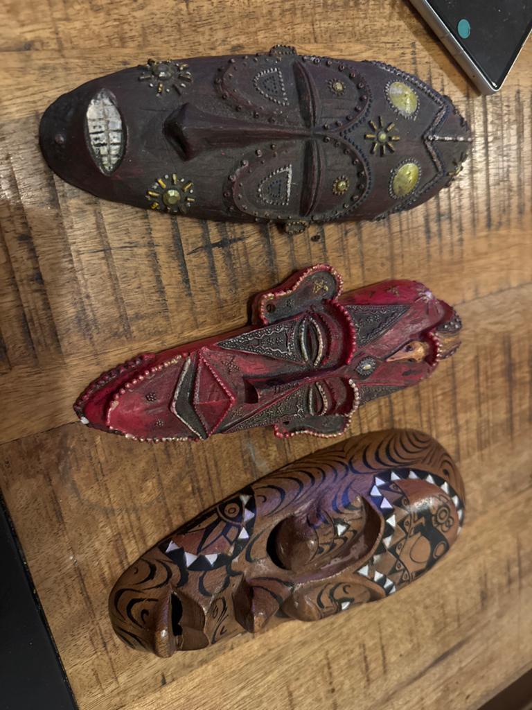 Set van 3 Afrikaanse decoratieve maskers, Ophalen