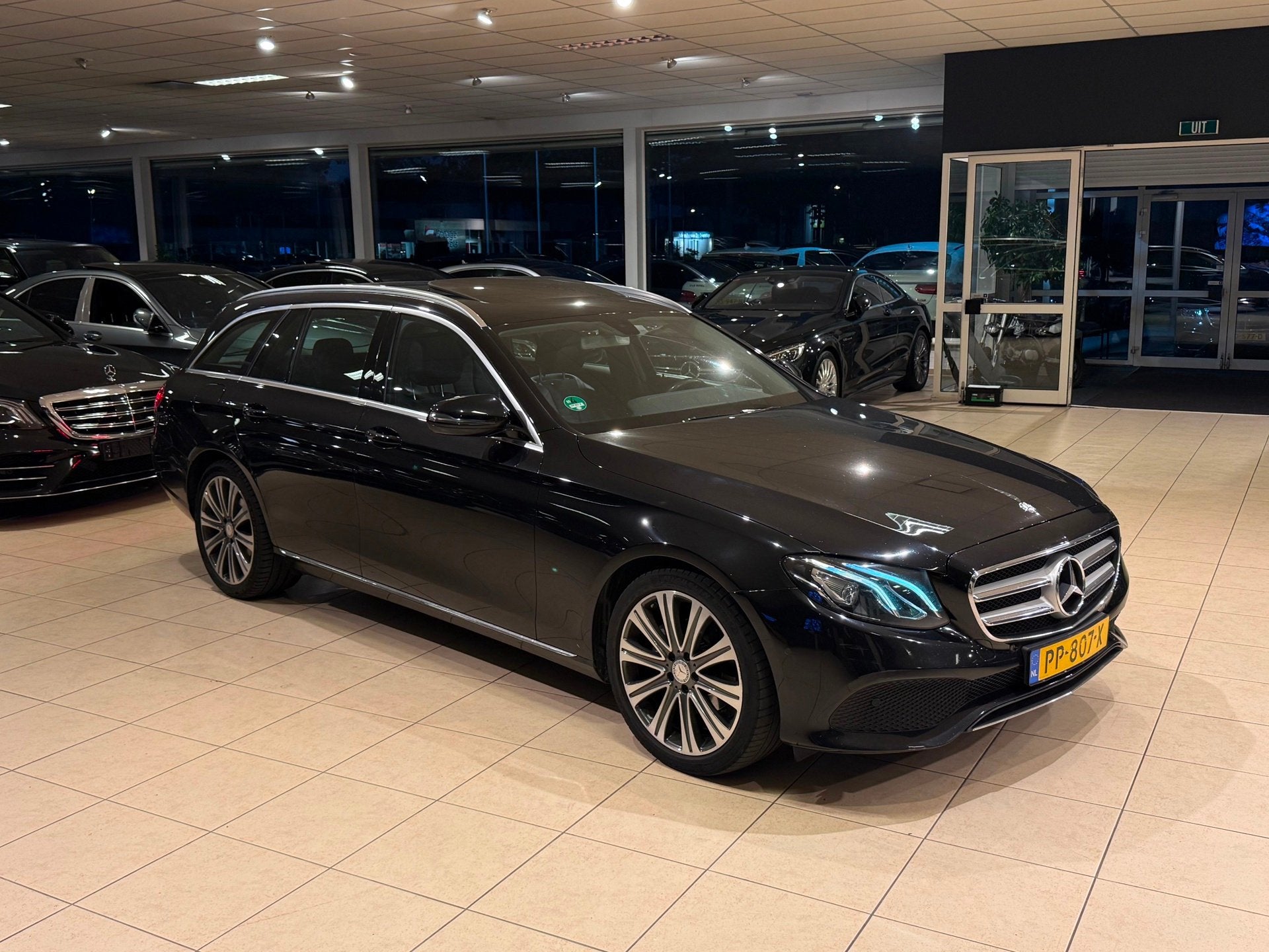 Mercedes-Benz E-klasse Estate E220 d Prestige/Automaat/Schui, Auto's, Mercedes-Benz, Achterwielaandrijving, Gebruikt, Leder en Stof