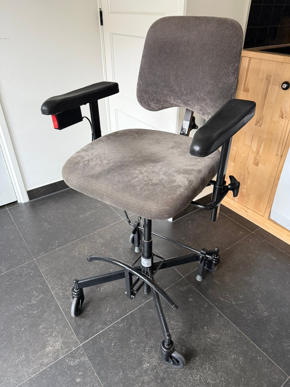 Mooie Mercado Real trippelstoel, elek. Hoog/Laag 80 cm!, Ophalen, Gebruikt