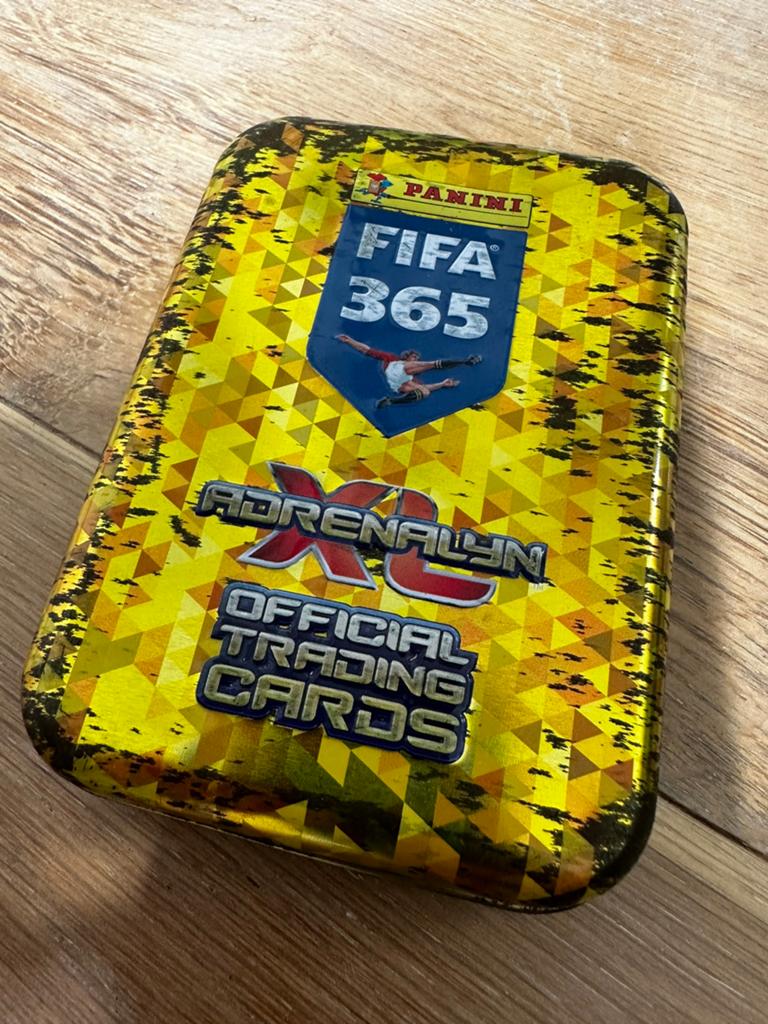Panini Fifa 365 doosje met 24x 2018 kaart, Ophalen of Verzenden, Gebruikt