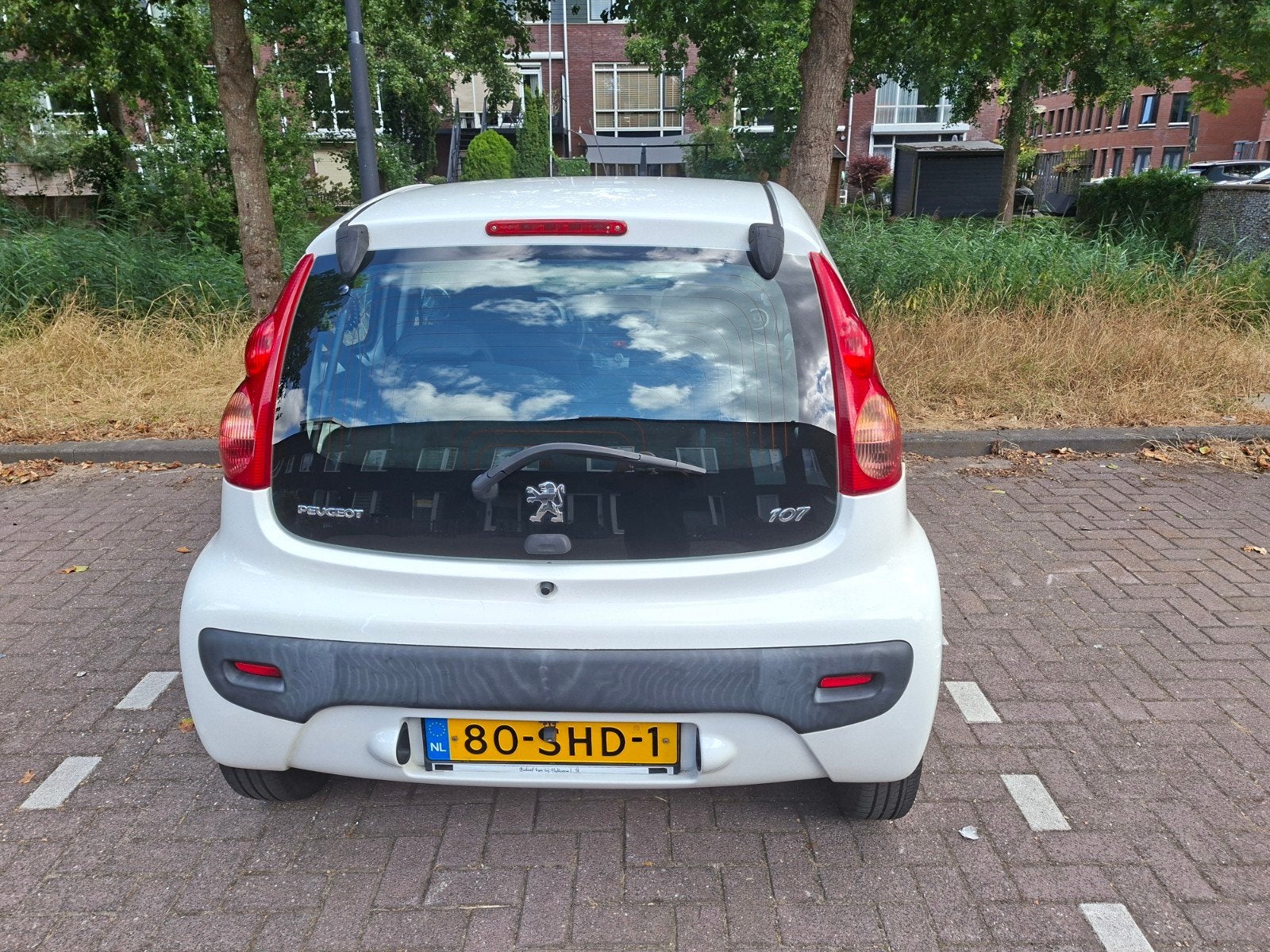 Peugeot 107 1.0 12V 5DR 2011 Wit, Voorwielaandrijving, 4 stoelen, Origineel Nederlands, Handgeschakeld