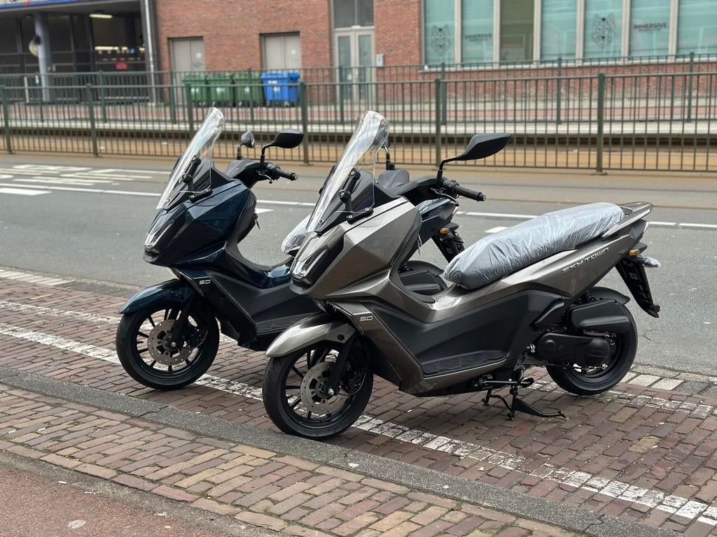 Kymco Skytown 50cc E5+ 45KM 2026 ( kymco ), Ophalen of Verzenden, Zo goed als nieuw, Benzine